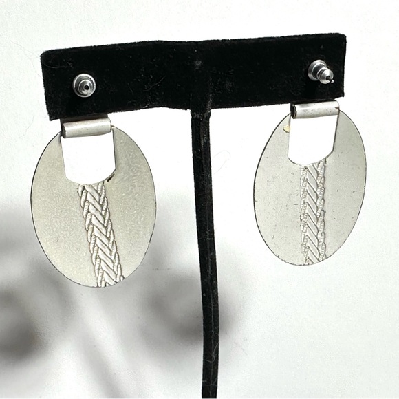 Vintage Open Door Knocker Earrings Retro Lt Wt Yellow White & Black Articulated - Picture 6 of 6